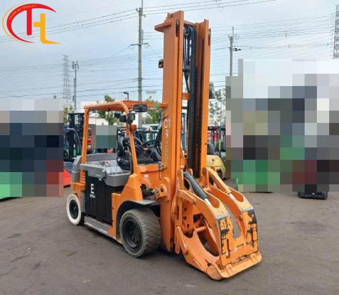 XE NÂNG ĐIỆN NGỒI LÁI TOYOTA 4 TẤN 